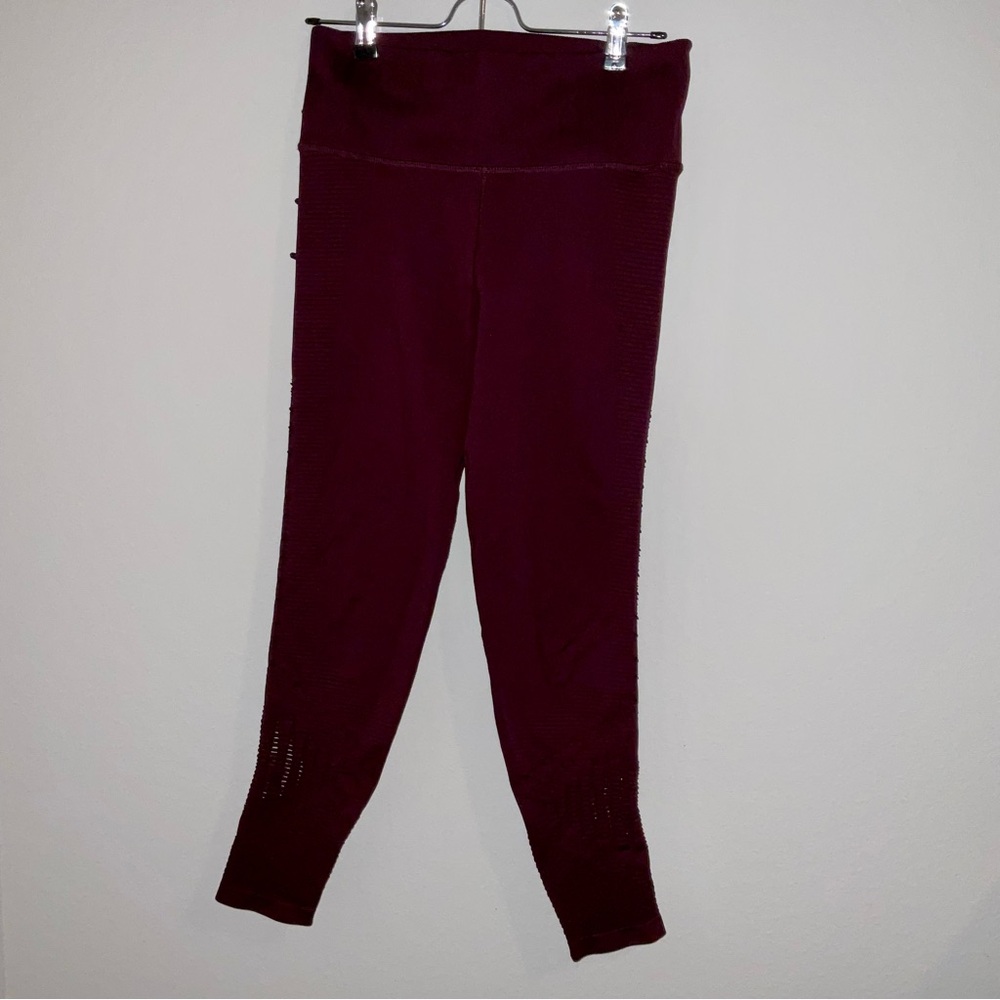 Athleta Halasana Seamless 7/8 Aubergine Burgundy Leggings Medium - Picture 2 of 6